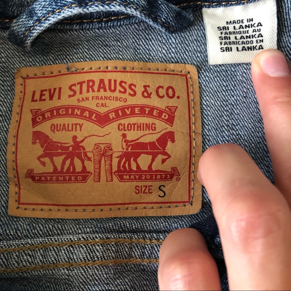 Levi’s Jean Jacket - Picture 9 of 11